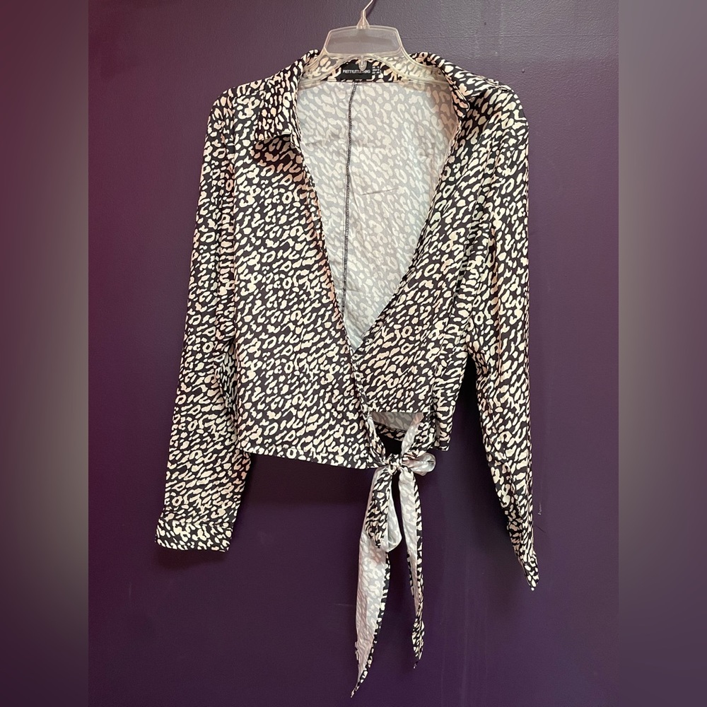 Patterned warp long sleeve collared blouse
